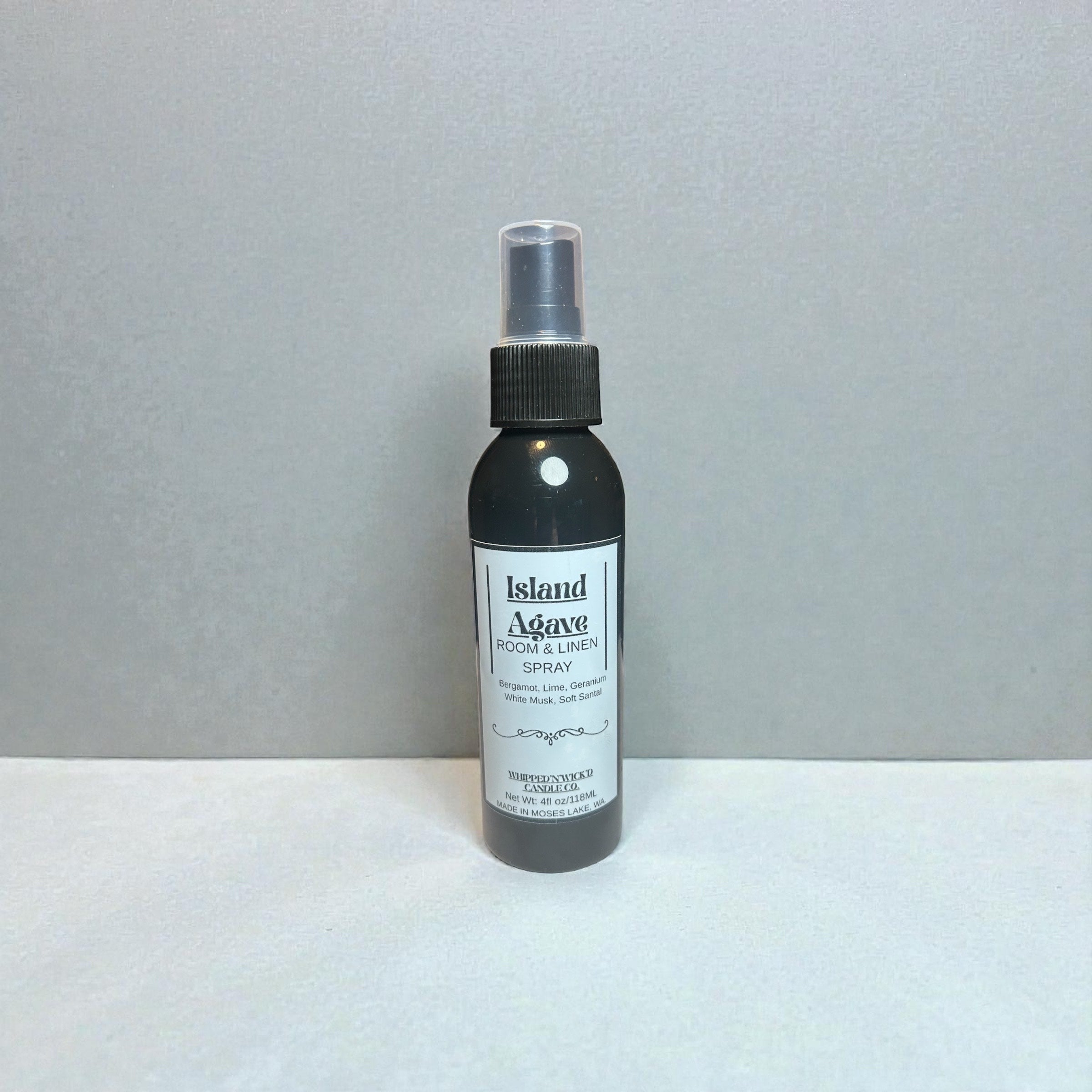 Top notes: Bergamot, Lime Blossom, Lemon Citrus

Middle notes: Fresh Bamboo Leaves, Water Lily, Geranium

Base notes: White Musk, White Clove, Soft Santal