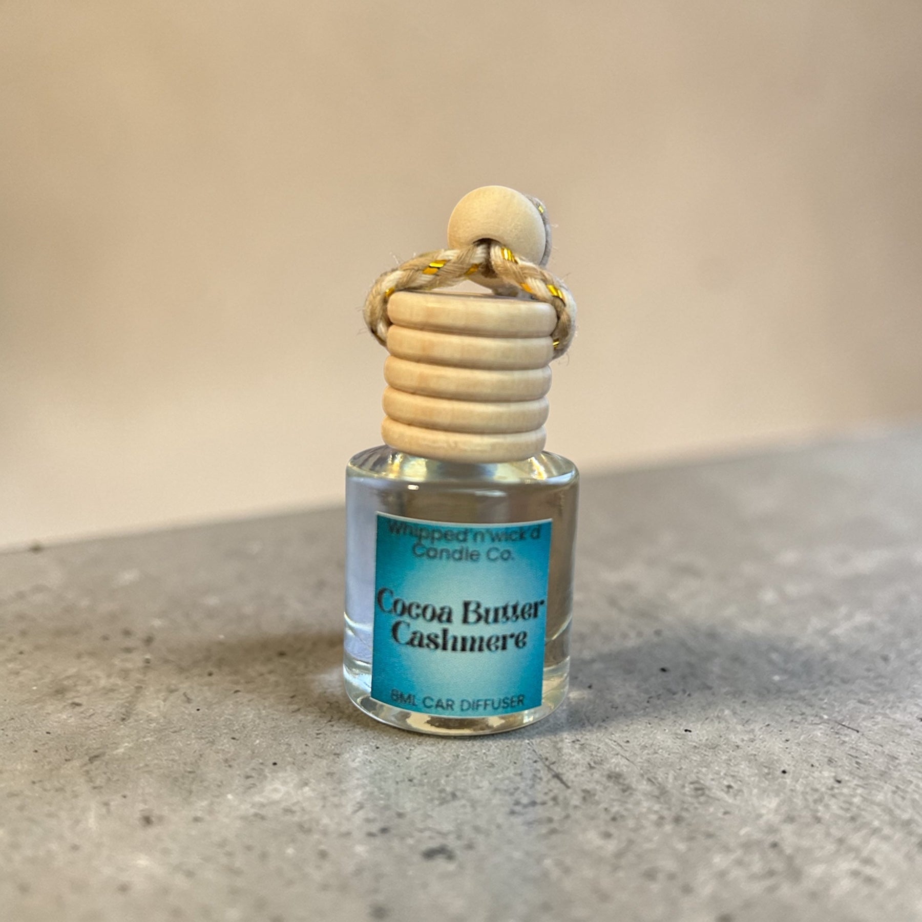 coconut, amber, jasmine, cocoa butter, cedarwood, musk