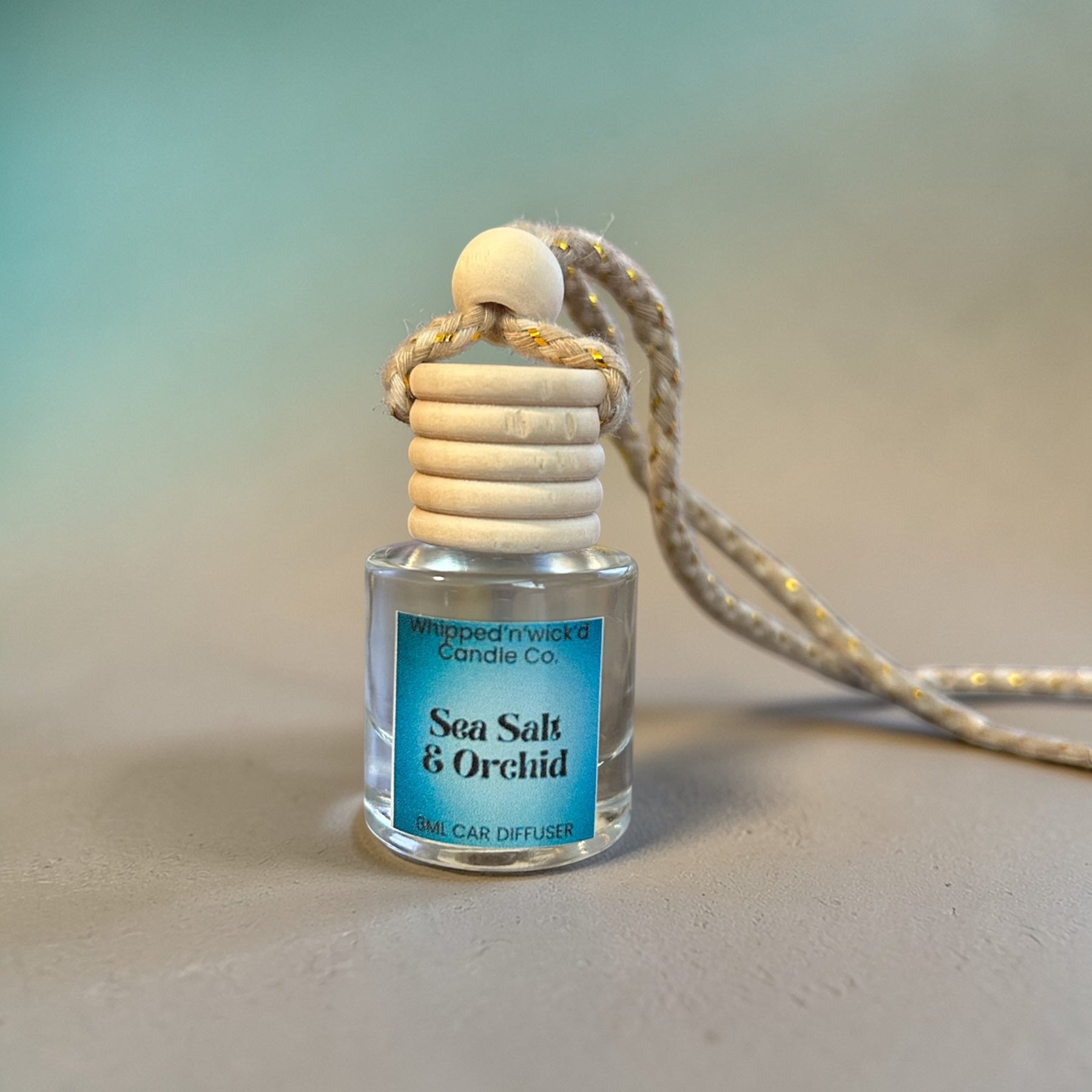 orchid, white musk, greens, jasmin, sea salt, ozone, tonka