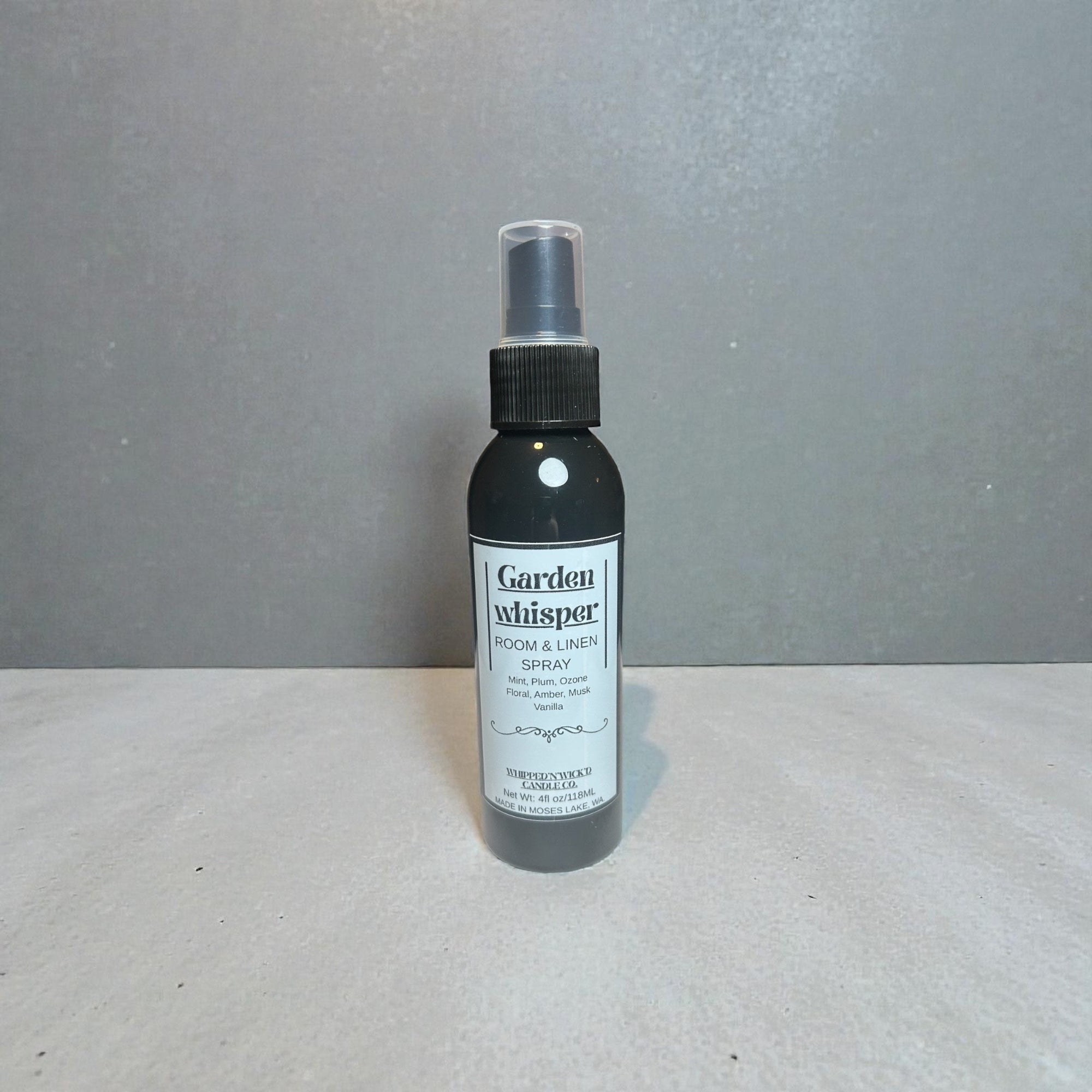 Top  -       Green • Mint • Plum • Ozone
Heart  -    Floral Bouquet • Cardamom Seed
Base  -    Amber • Sweet Musk • Vanilla